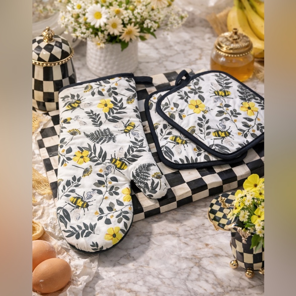 Floral Bee ๐ Oven Mitt and Pot Holder Set - Picture 7 of 16